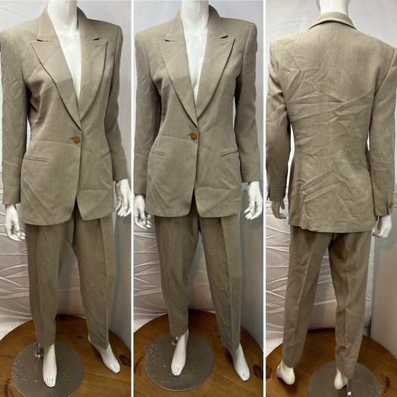 Armani Collezioni Vintage Women's 8 Single-Button Wool Blend Taupe Pant Suit 42